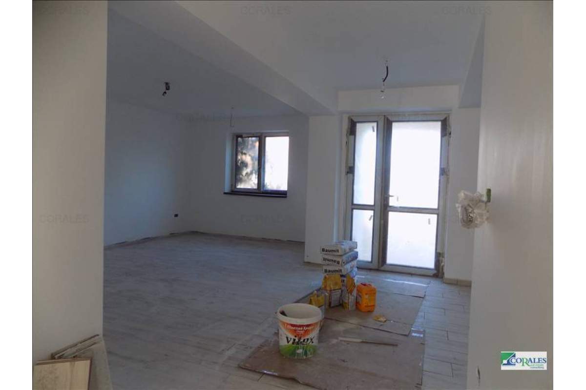  1/2 duplex de lux in oras, pozitie excelenta, zona linistita.