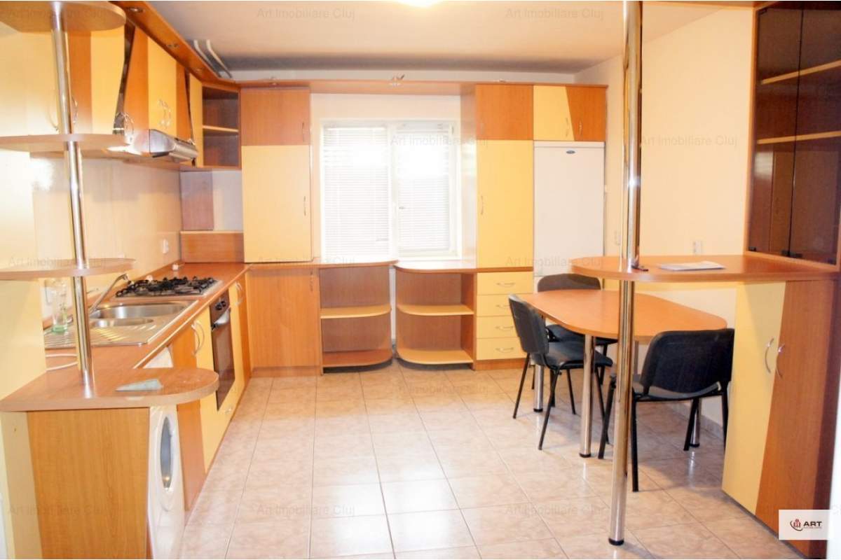 3 camere, (dormitoare), decomandat, mobilat modern, in Zorilor, strada Padurii