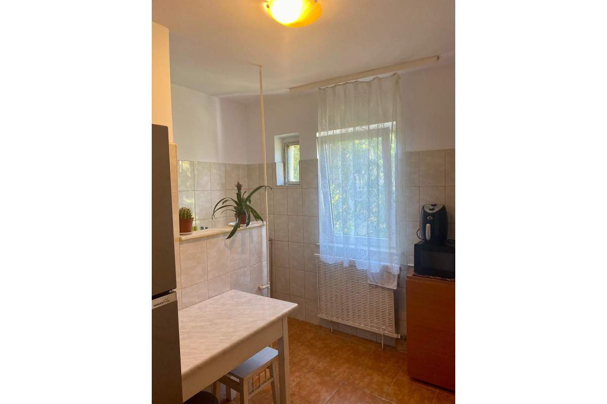 închiriez  garsonieră spațioasă – Dristor / Vitan