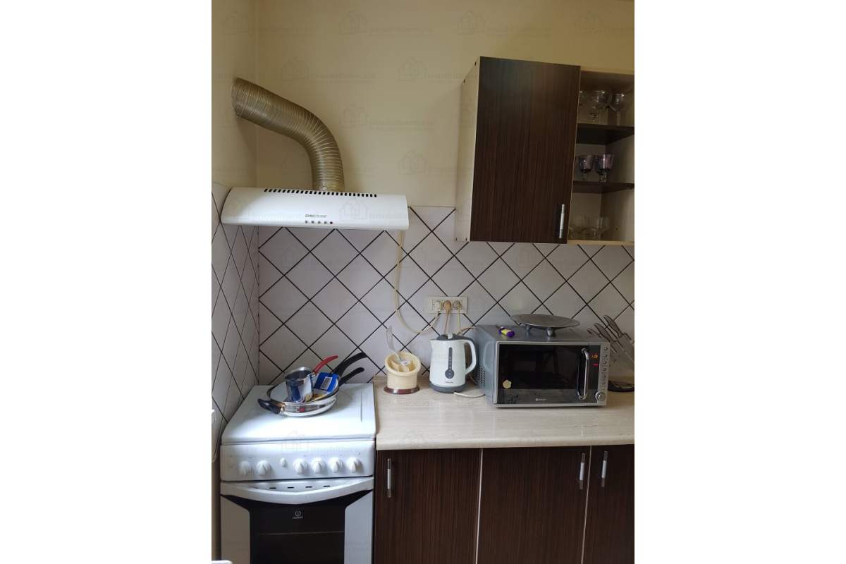 Ap. 2 camere, zona Brotacei, 300eur, termen lung, exclus agentii imobiliare