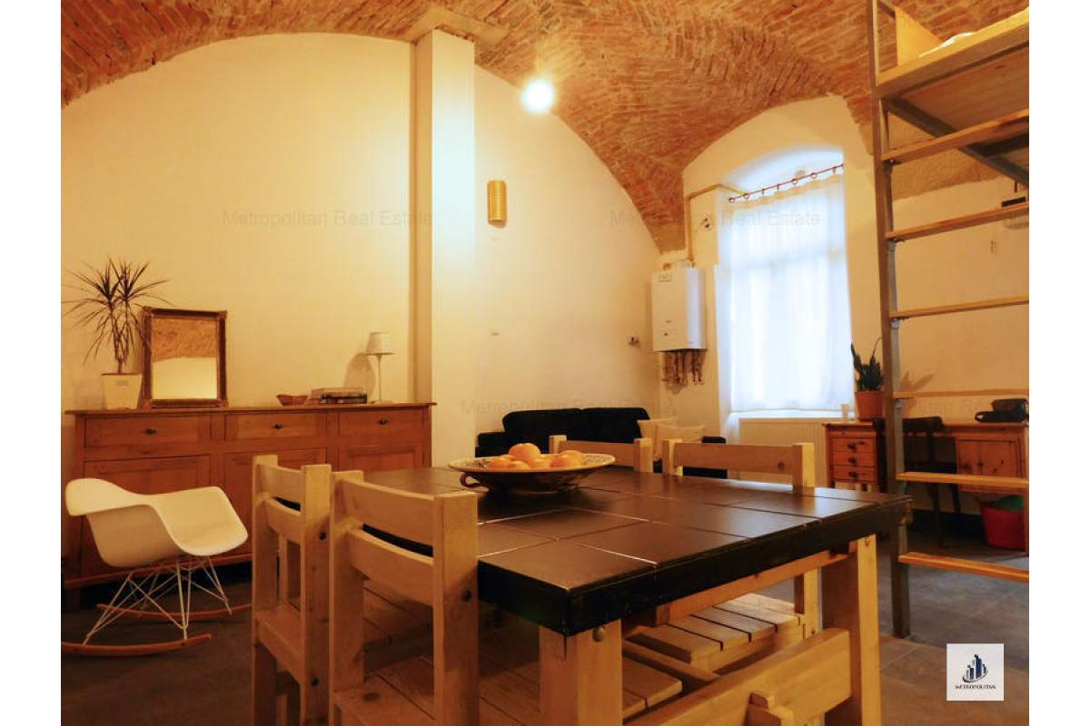 Apartament 1 camera de inchiriat ultracentral, ideal birou, Eroilor