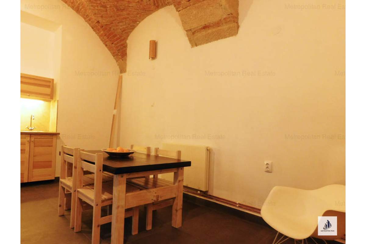 Apartament 1 camera de inchiriat ultracentral, ideal birou, Eroilor