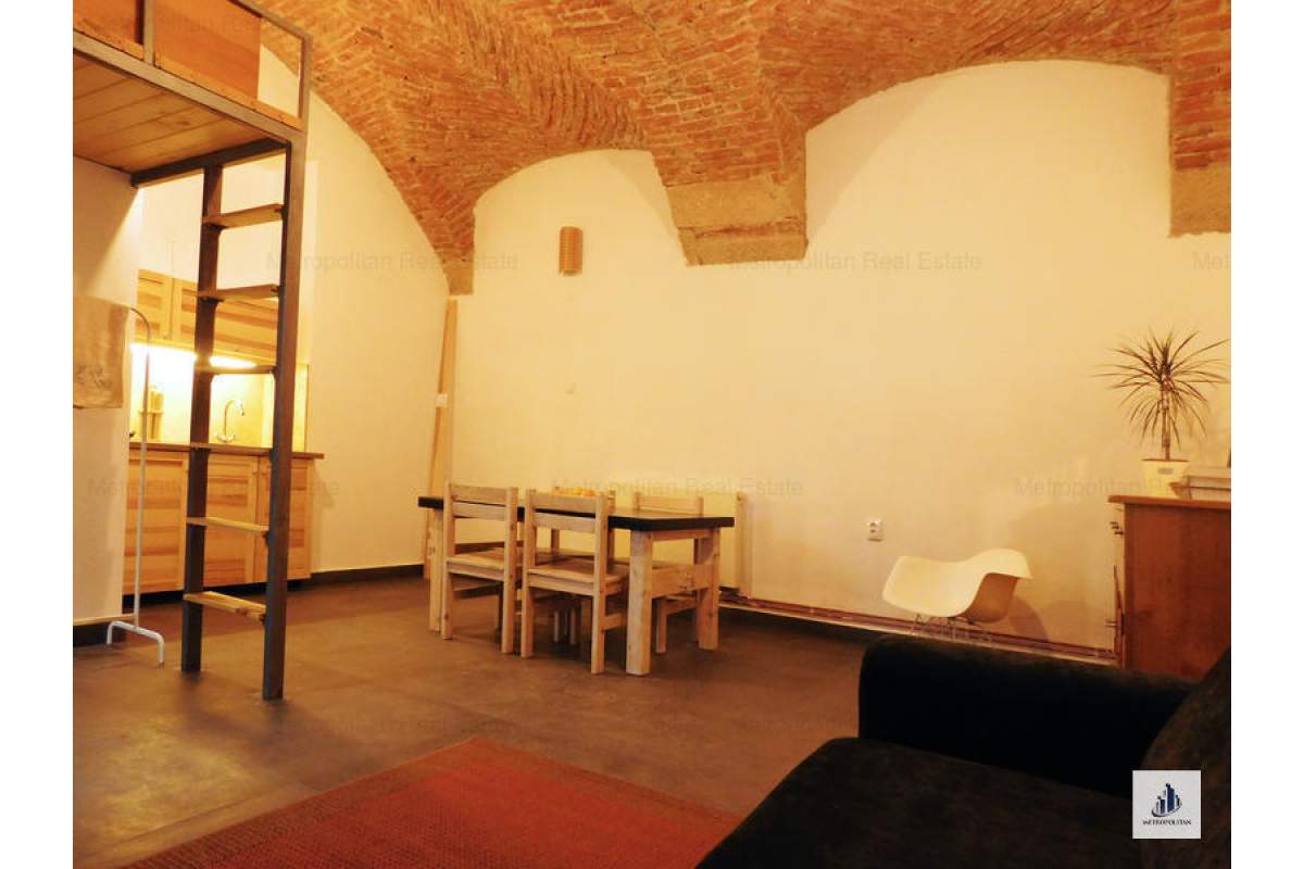 Apartament 1 camera de inchiriat ultracentral, ideal birou, Eroilor