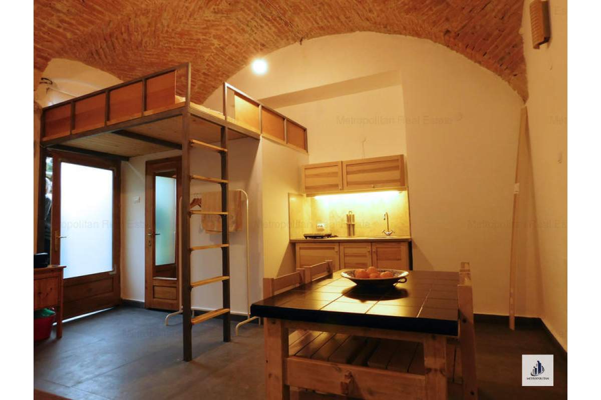 Apartament 1 camera de inchiriat ultracentral, ideal birou, Eroilor