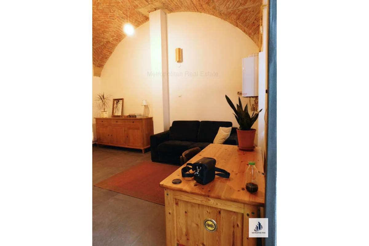 Apartament 1 camera de inchiriat ultracentral, ideal birou, Eroilor
