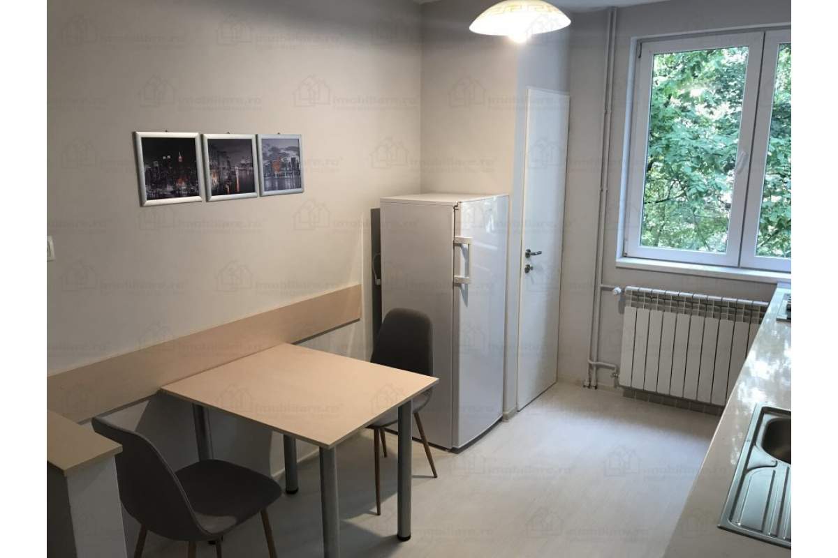 Apartament 2 camere lux, ultracentral pe malul Crisulu langa pizzeria Crinul Alb