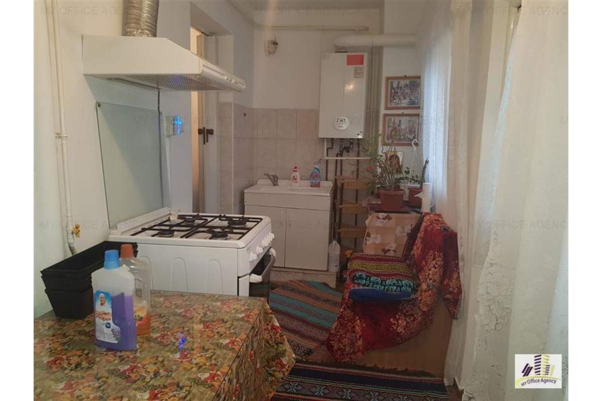 Apartament 2 camere semidecomandat in Gradinari