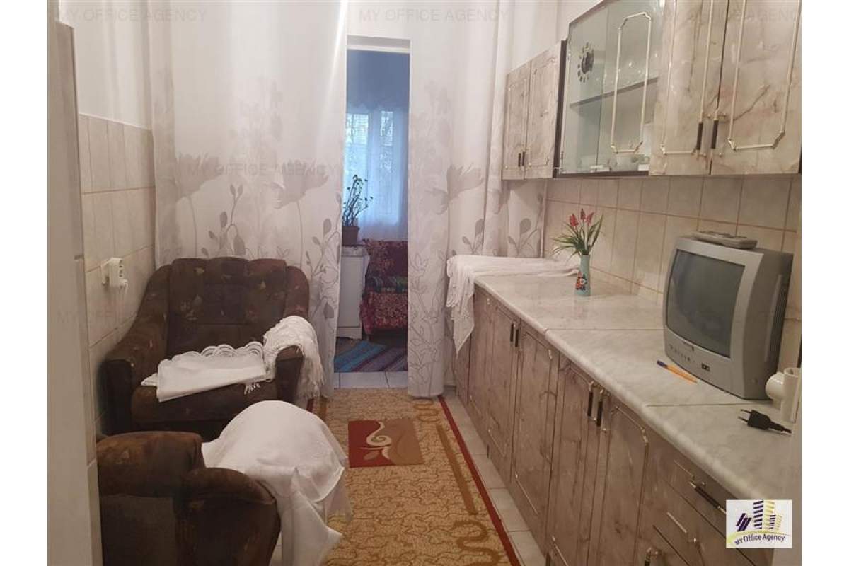 Apartament 2 camere semidecomandat in Gradinari