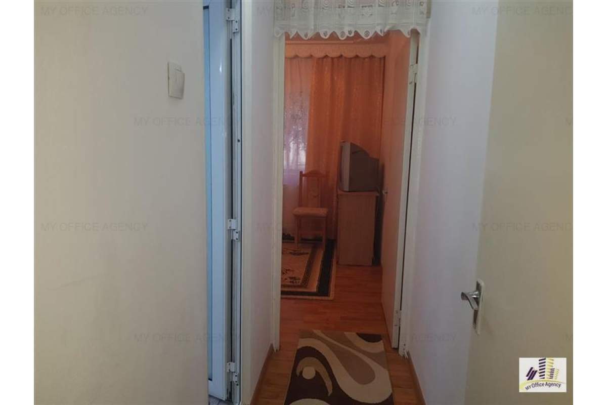Apartament 2 camere semidecomandat in Gradinari