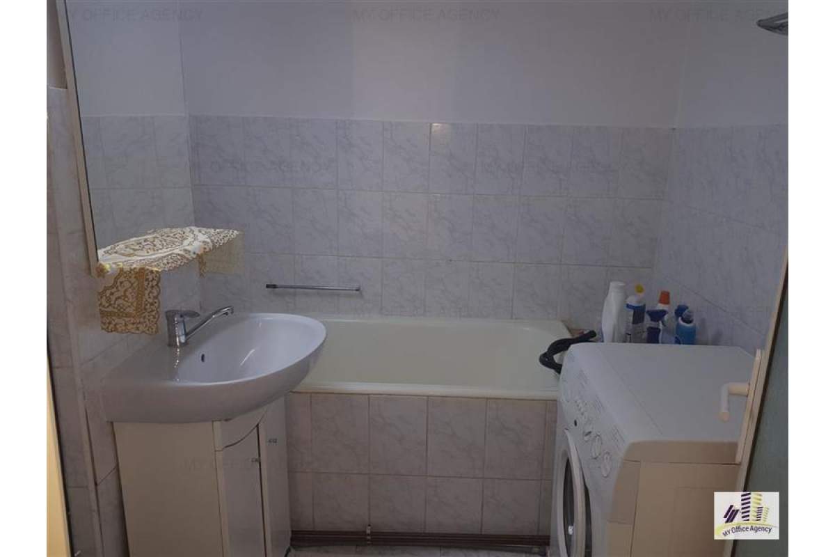 Apartament 2 camere semidecomandat in Gradinari