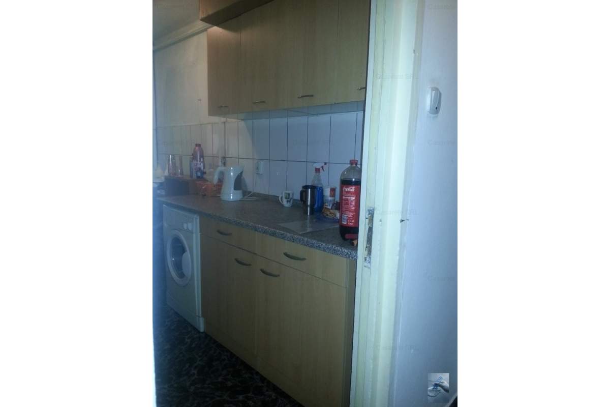  Apartament 3 camere , Boul Rosu !!!