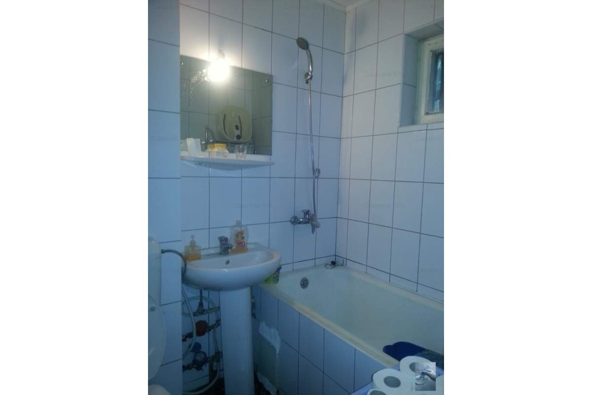  Apartament 3 camere , Boul Rosu !!!