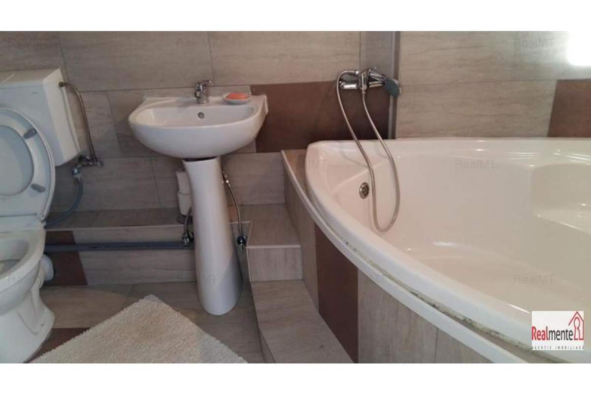  Apartament 3 camere cu scara interioara