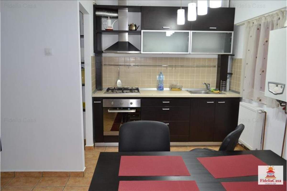  Apartament 3 camere de inchiriat Centru,