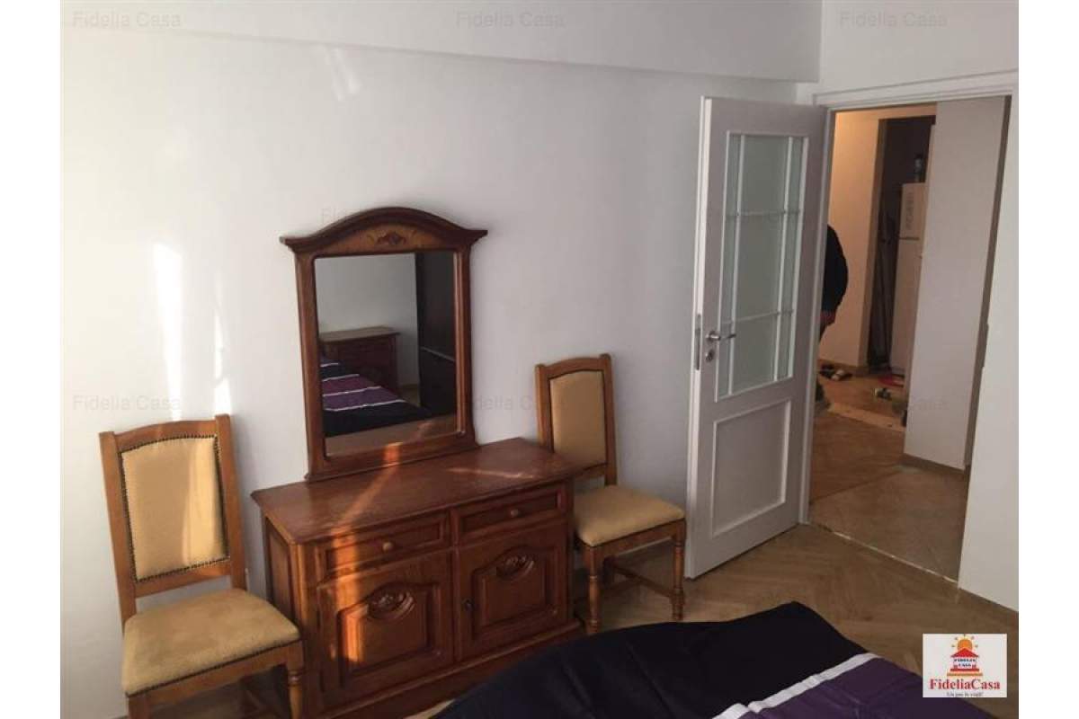  Apartament 3 camere de inchiriat Piata Unirii,