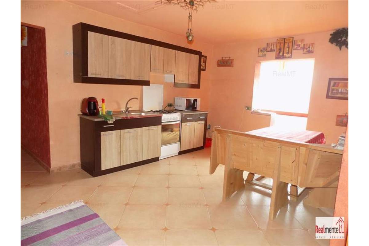 Apartament 3 camere, decomandat, Cetate-Mercur
