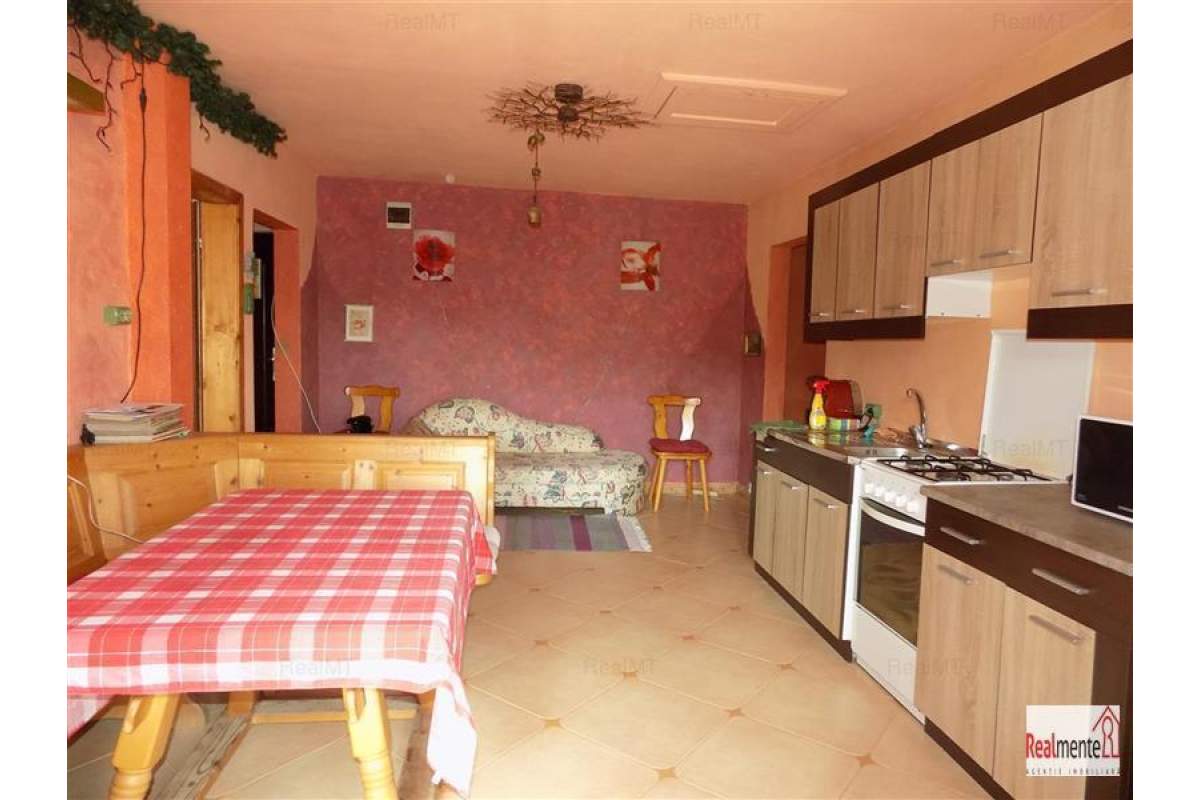 Apartament 3 camere, decomandat, Cetate-Mercur
