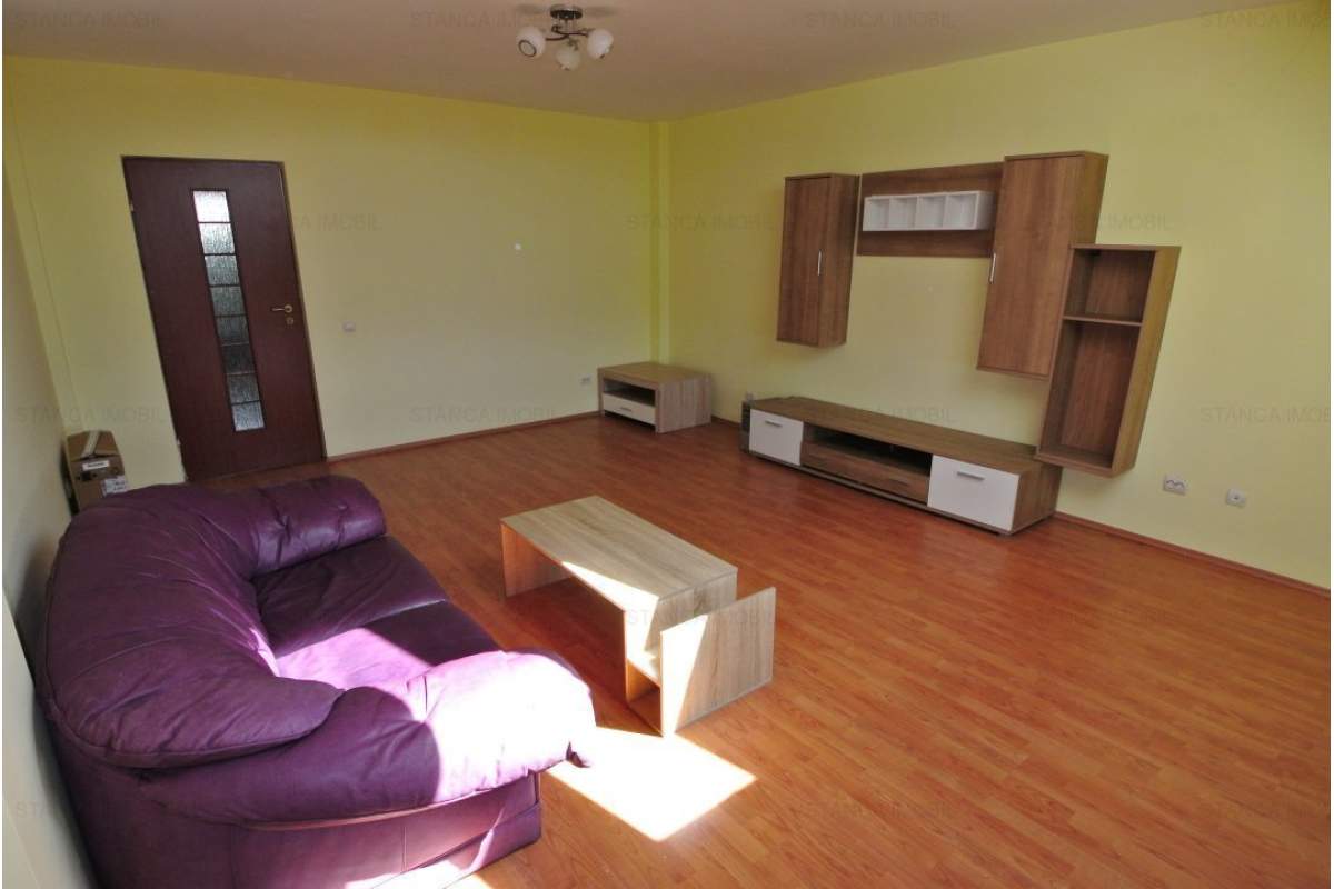  Apartament 3 camere, decomandat, zona Calea Moldovei