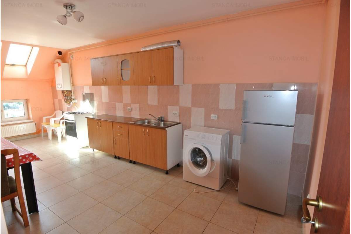  Apartament 3 camere, decomandat, zona Calea Moldovei