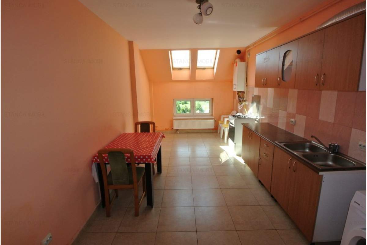  Apartament 3 camere, decomandat, zona Calea Moldovei