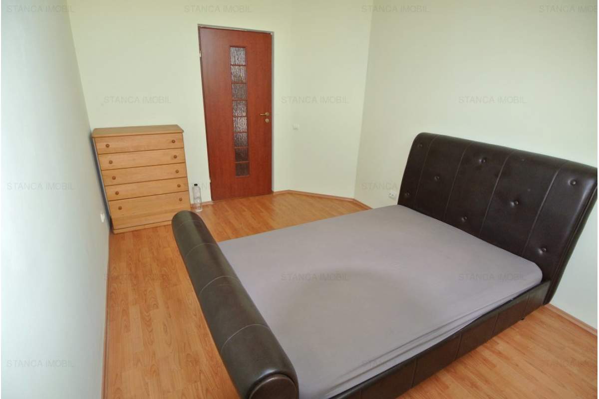  Apartament 3 camere, decomandat, zona Calea Moldovei