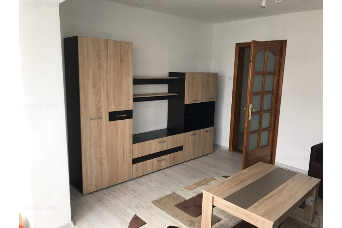 Apartament 3 camere, decomandat, zona Plopilor