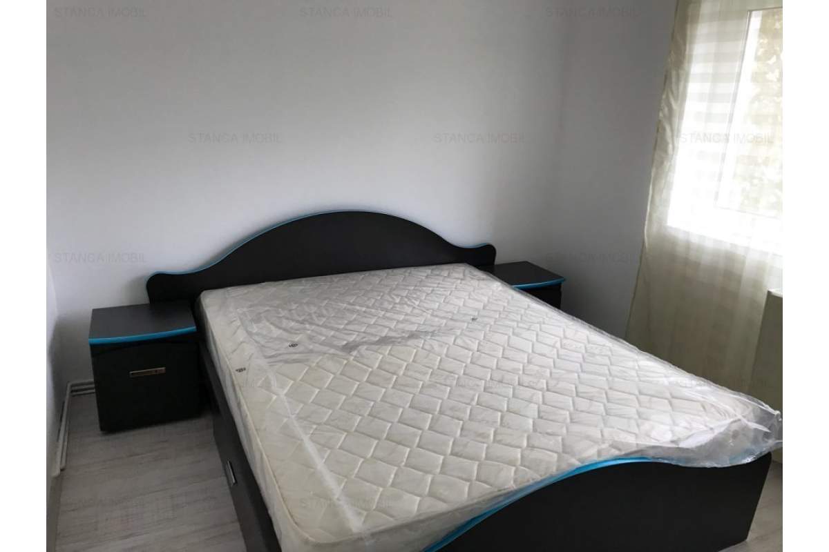 Apartament 3 camere, decomandat, zona Plopilor