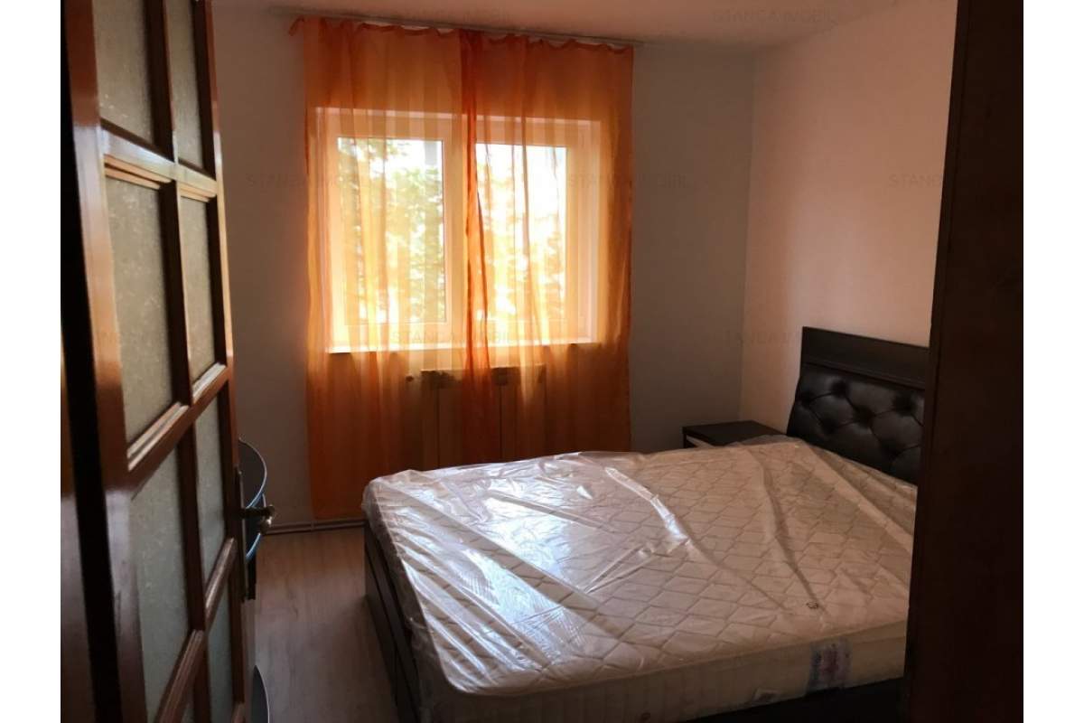 Apartament 3 camere, decomandat, zona Plopilor