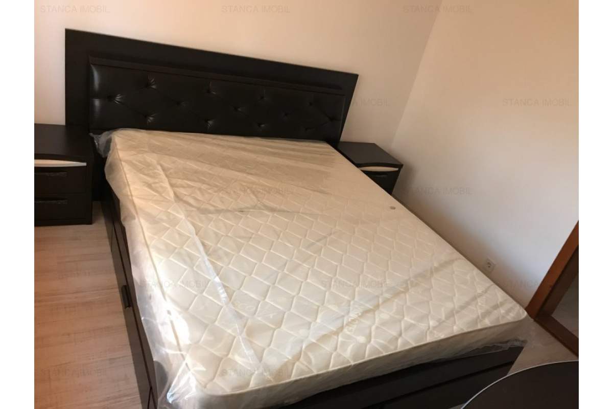 Apartament 3 camere, decomandat, zona Plopilor