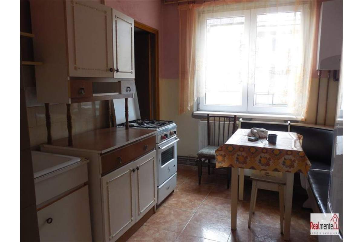  Apartament 3 camere, mobilat si utilat, pentru muncitori