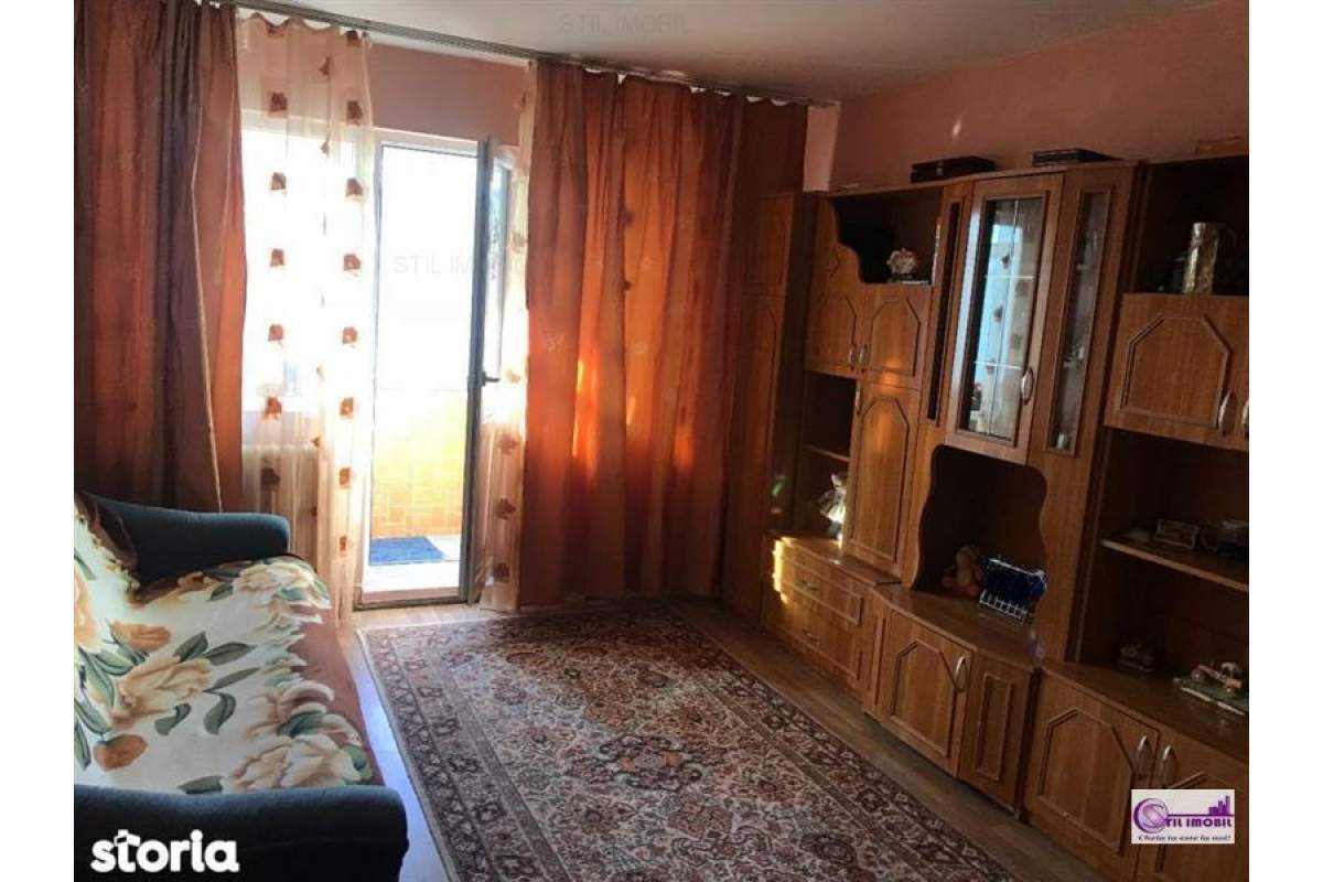 Apartament 3 camere semidecomandat Alexandru cel Bun zona Zimbru