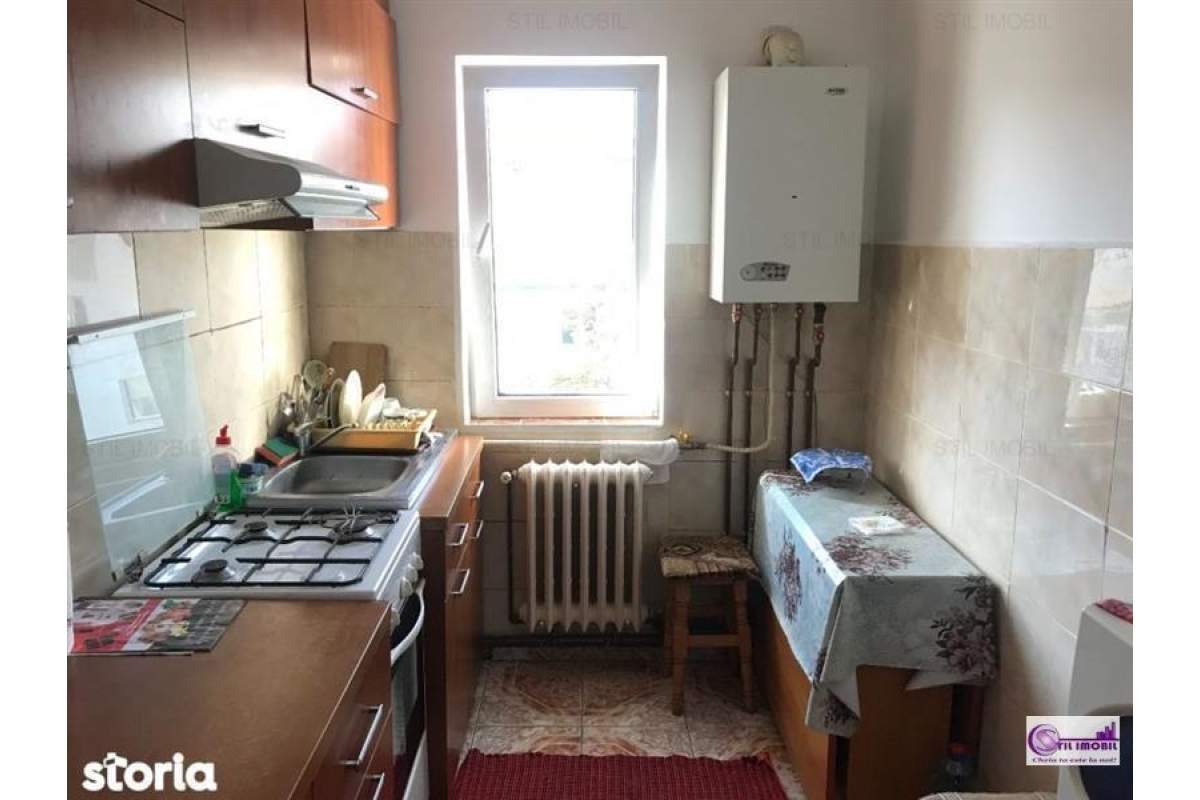 Apartament 3 camere semidecomandat Alexandru cel Bun zona Zimbru