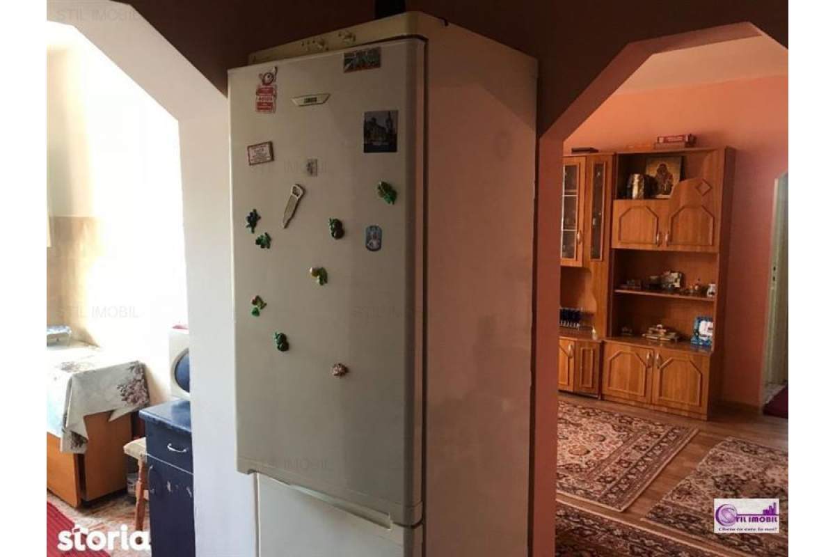 Apartament 3 camere semidecomandat Alexandru cel Bun zona Zimbru