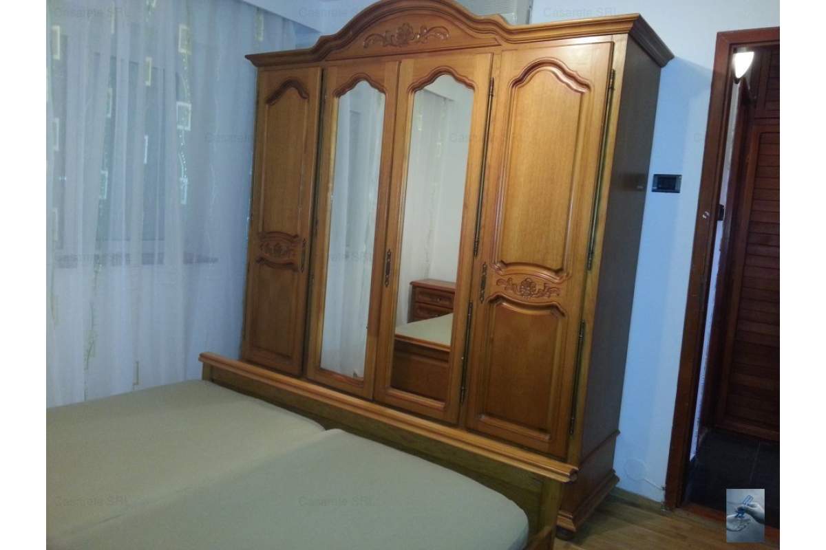 Apartament 3 camere , zona 300