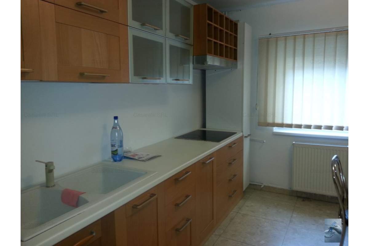 Apartament 3 camere , zona 300