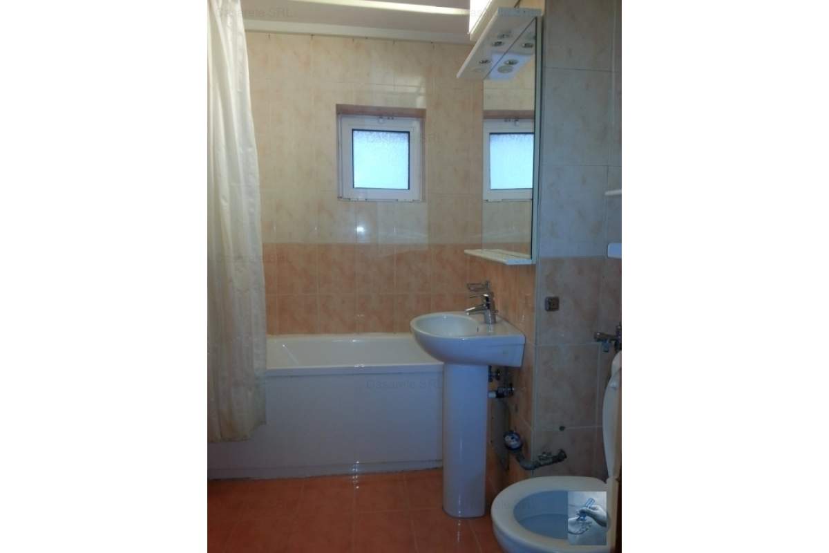 Apartament 3 camere , zona 300