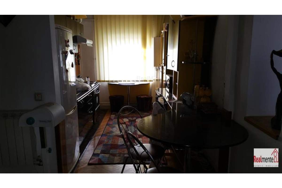  Apartament 4 camere, Caroline