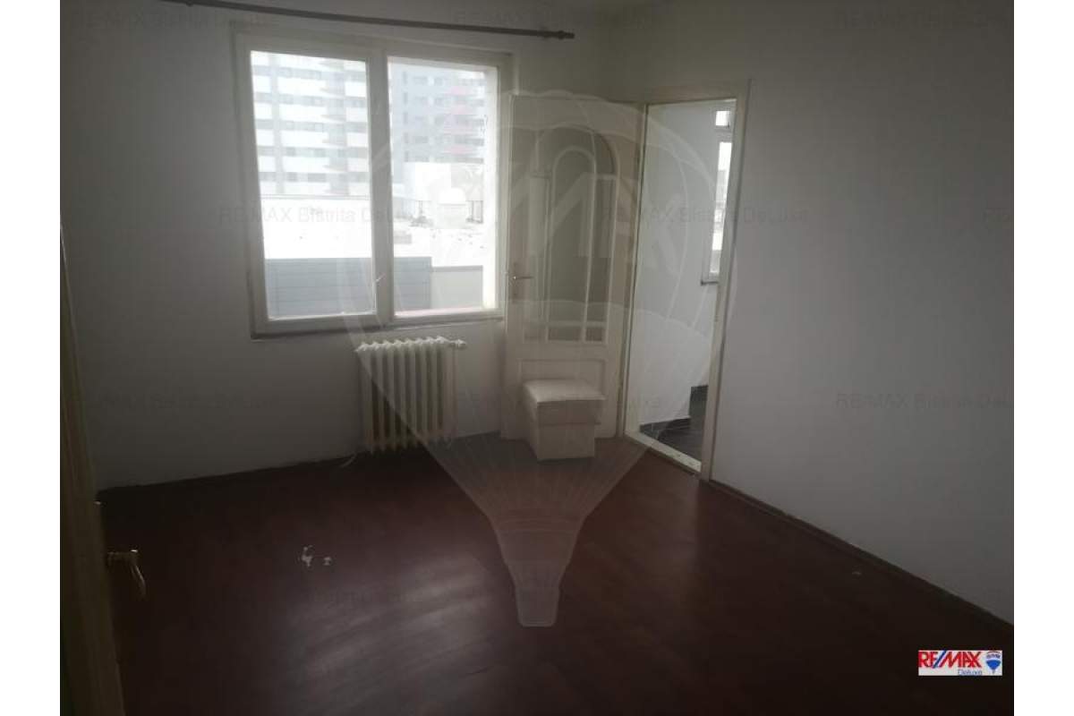  Apartament 4 camere de inchiriat zona Kauflandul de jos.