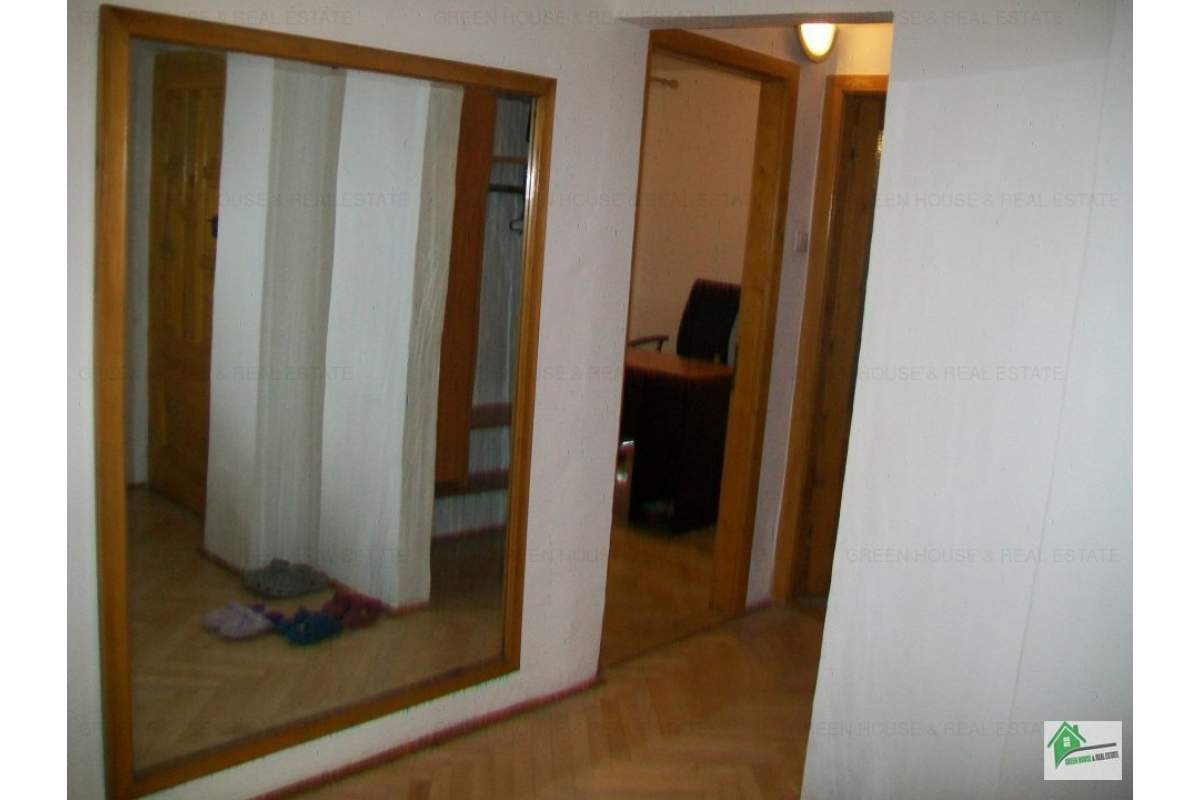  Apartament 4 camere ,ultracentral Deva,etaj 2