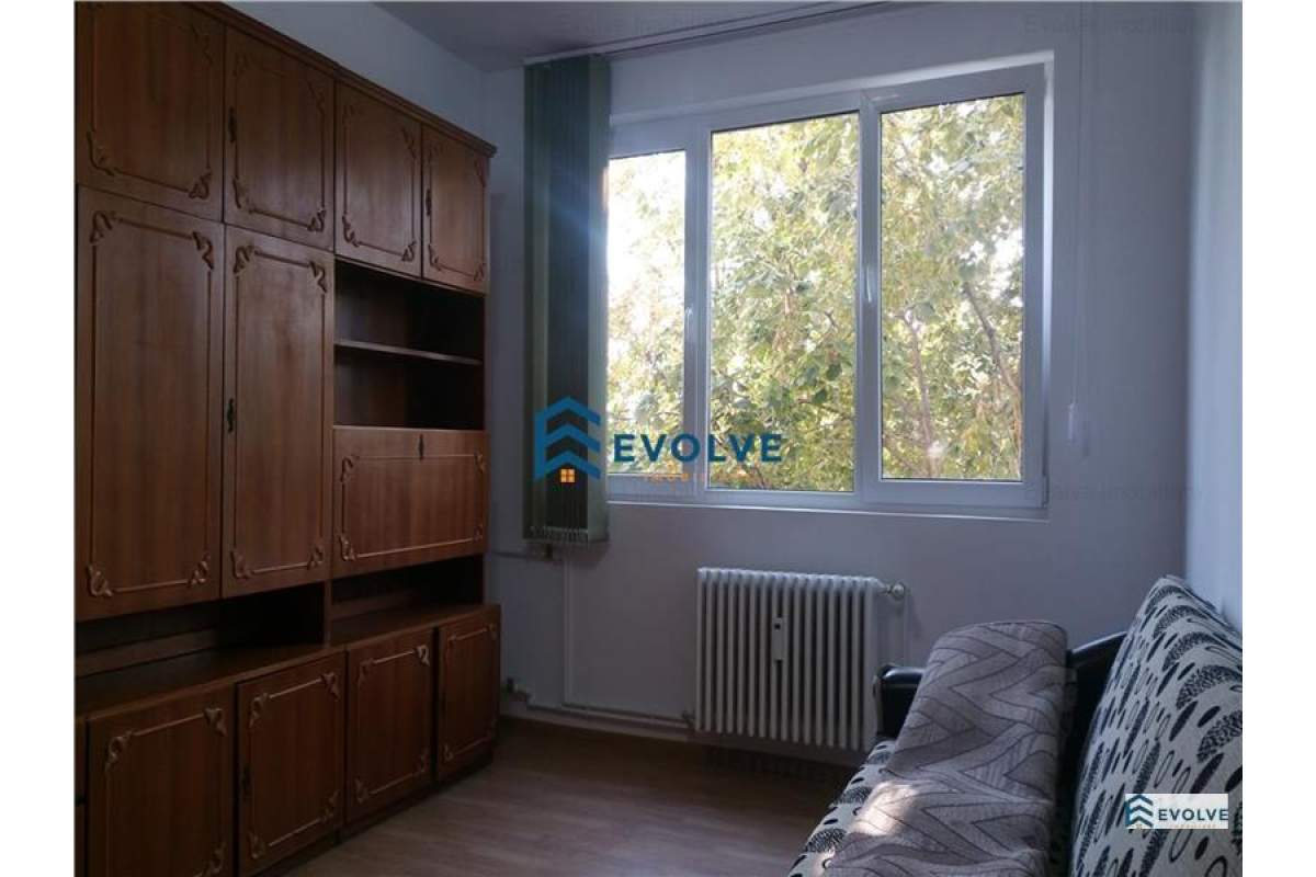  Apartament cu 3 camere central, de inchiriat