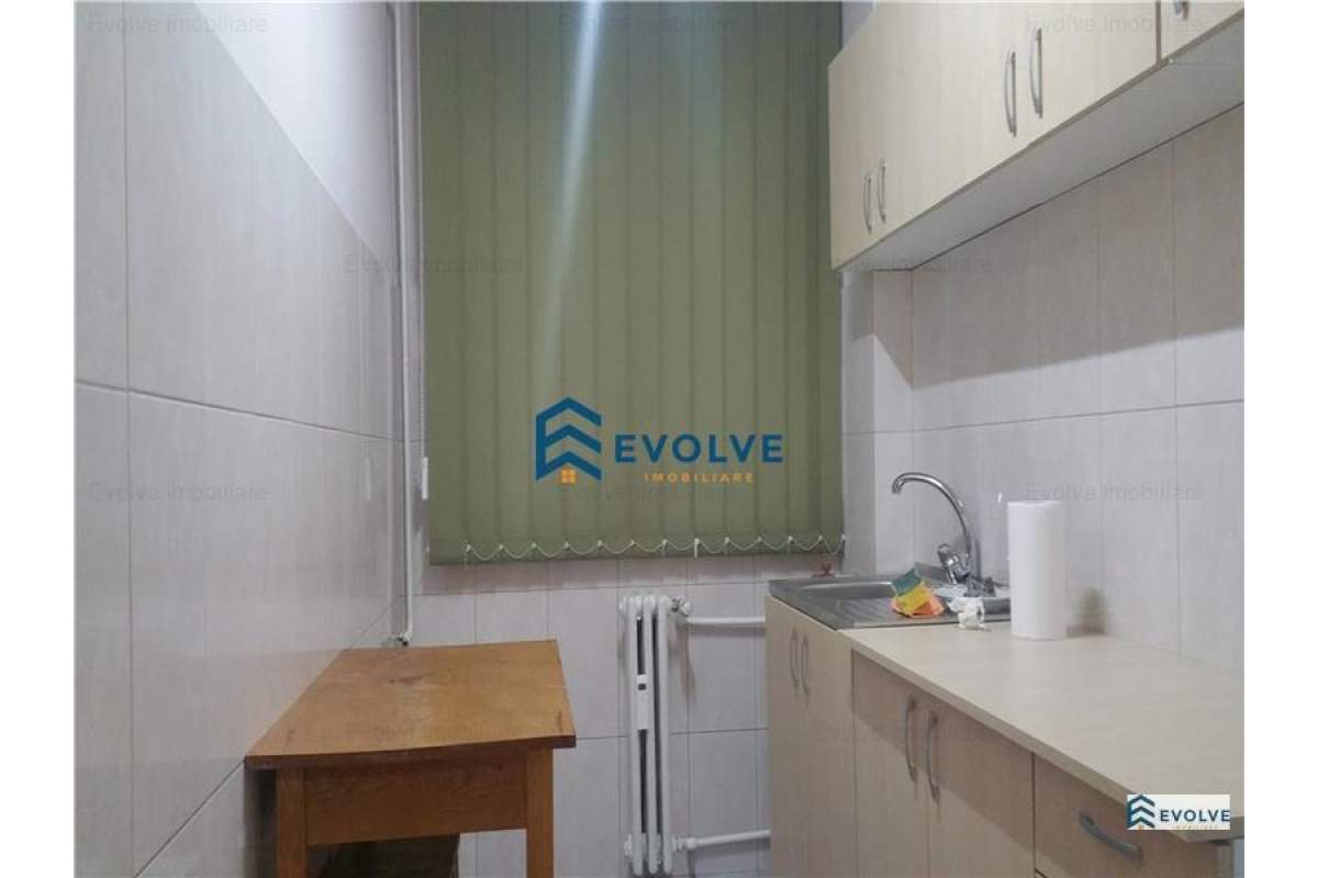  Apartament cu 3 camere central, de inchiriat