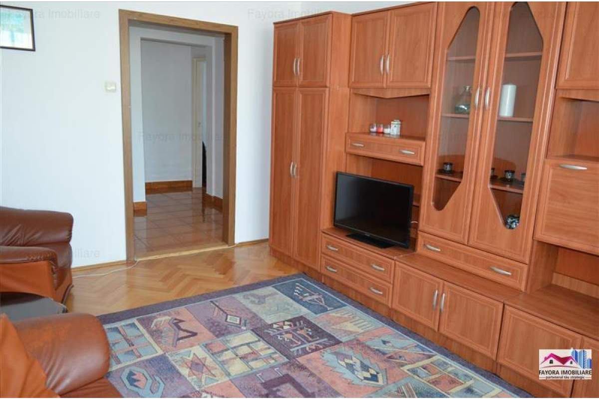  Apartament cu 3 Camere de Inchiriat in Zona Centrala