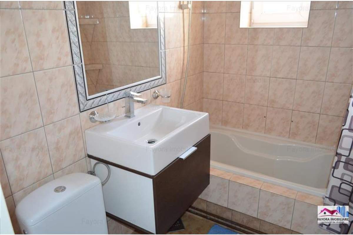  Apartament cu 3 Camere de Inchiriat in Zona Centrala