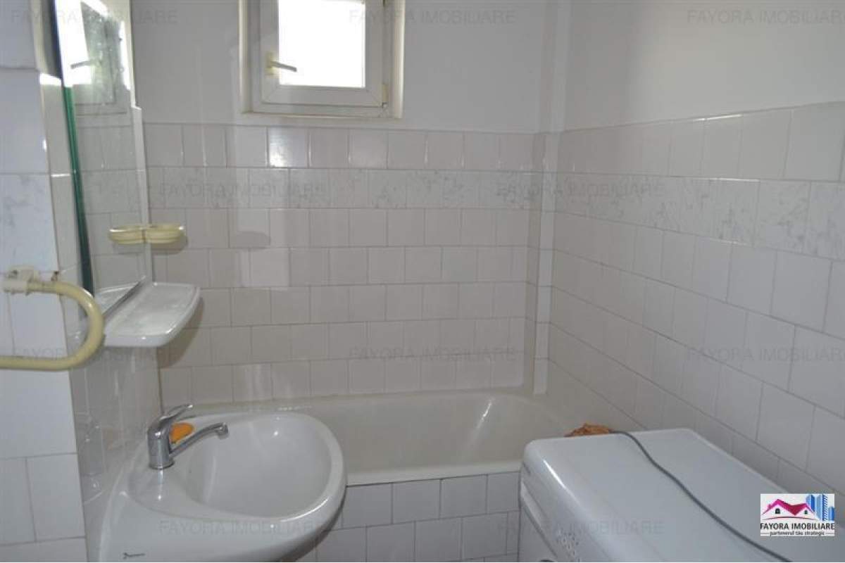  Apartament cu 3 Camere de Inchiriat in Zona Centrala.