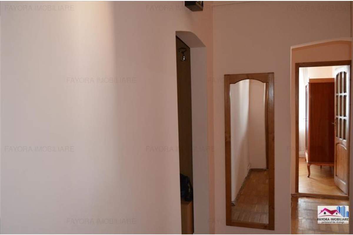  Apartament cu 3 Camere de Inchiriat in Zona Pandurilor