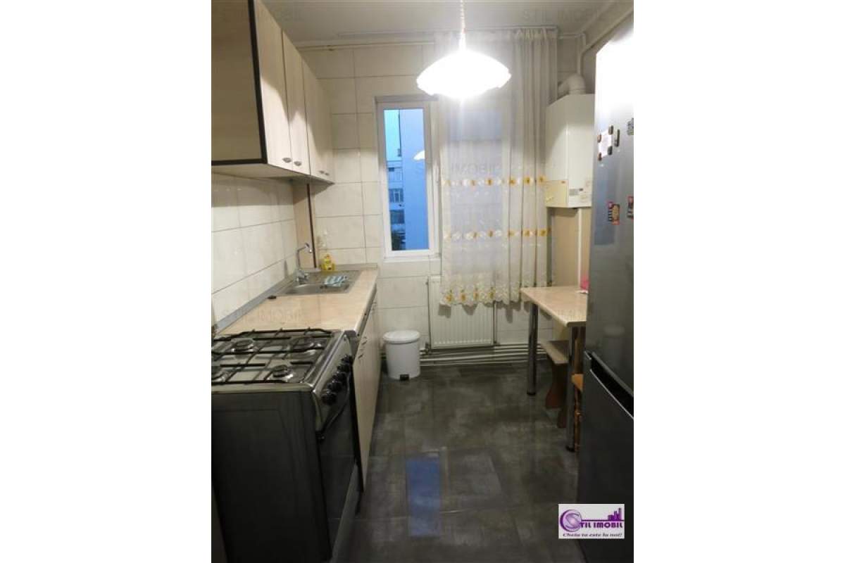  Apartament cu 3 camere zona Podu Ros