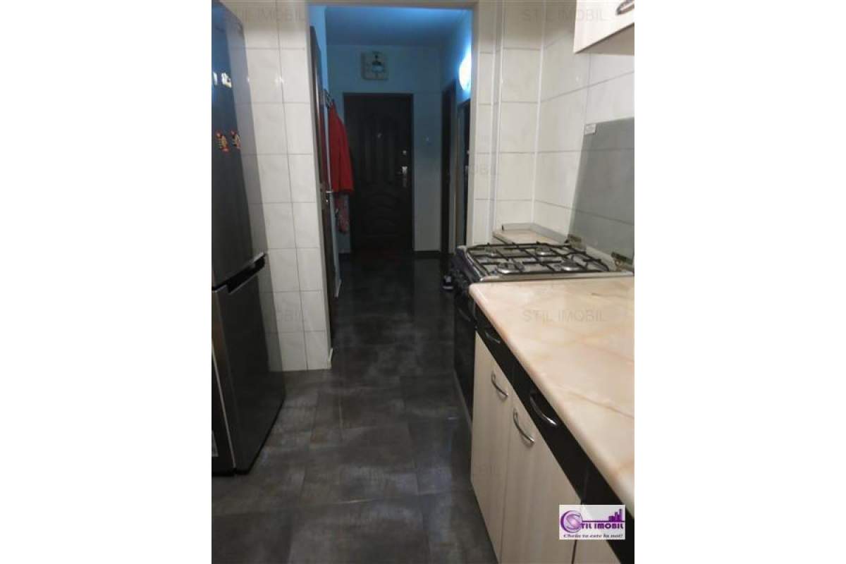  Apartament cu 3 camere zona Podu Ros