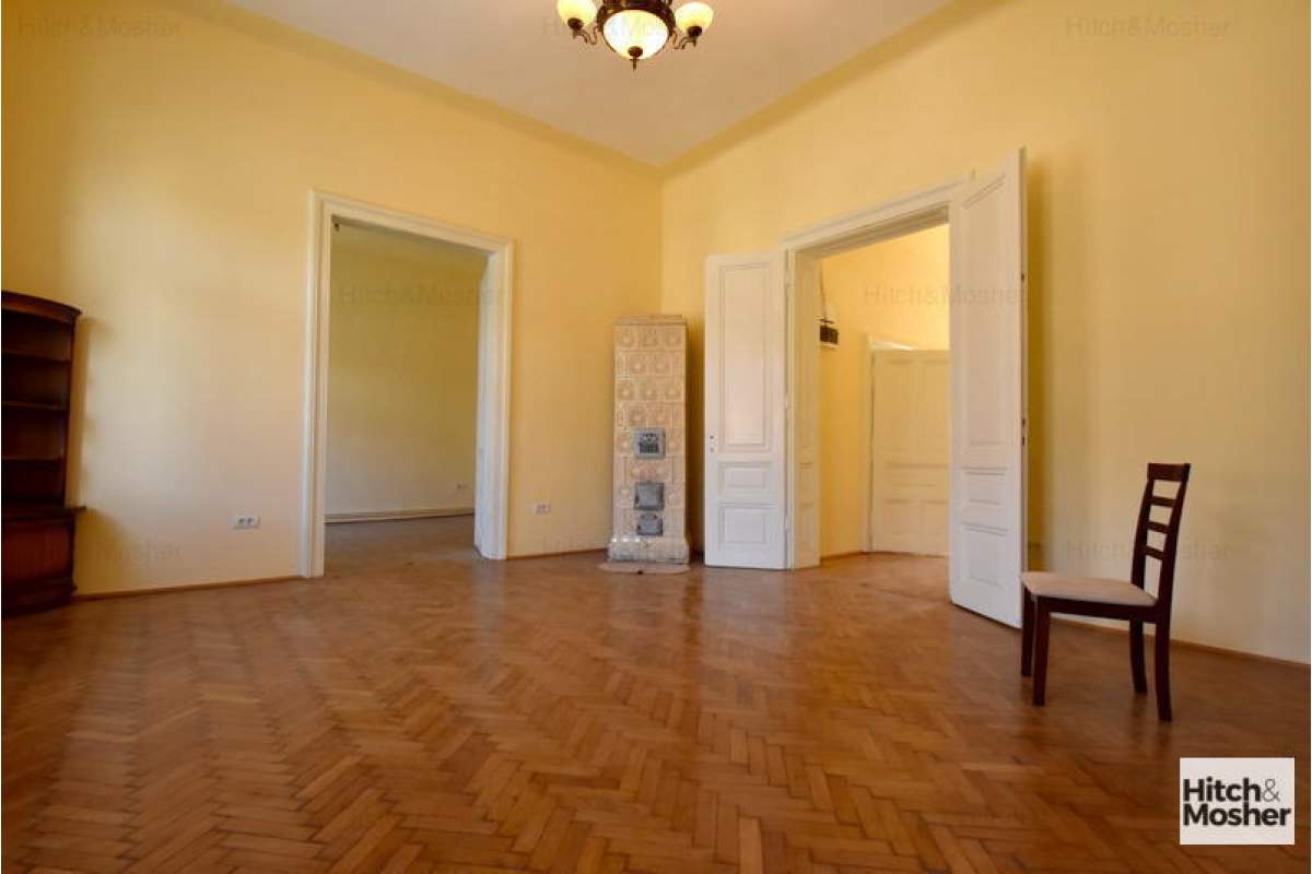  Apartament in imobil istoric, spatios, renovat, in zona centrala - Timisoara