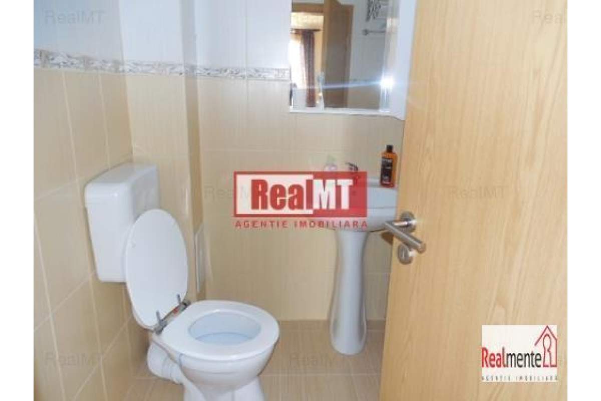 Apartament in vila, zona linistita