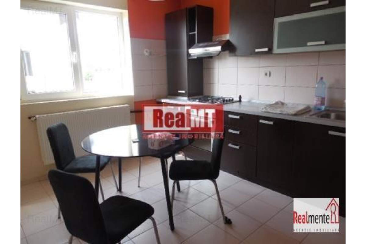Apartament in vila, zona linistita